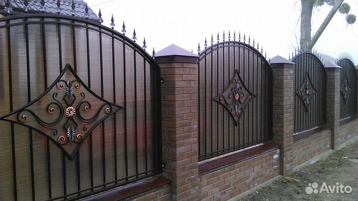 Забор кованый