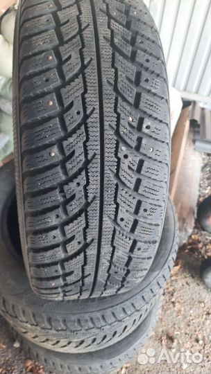 Kumho I'Zen Stud Snow KW11 225/60 R17
