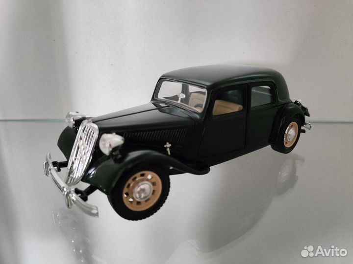 Модель автомобиля 1:24 Bburago Citroen