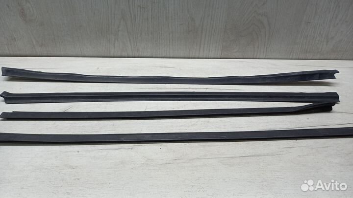 Уплотнитель стекла двери внешний Ford Оriоn 3/Еsсо