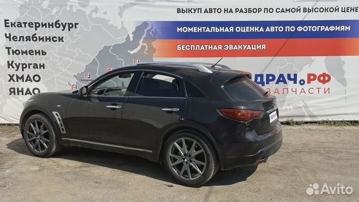 Стекло двери задней правой Infiniti FX50 (S51) 823