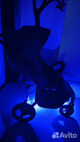 Всесезонная прогулочная коляска Италия