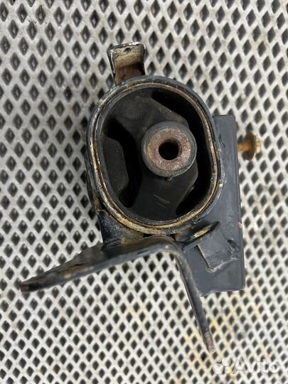 Опора левая Geely Emgrand ec7