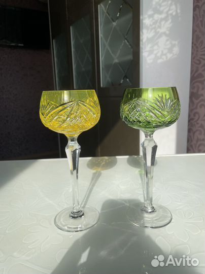Цветные хрустальные бокалы
