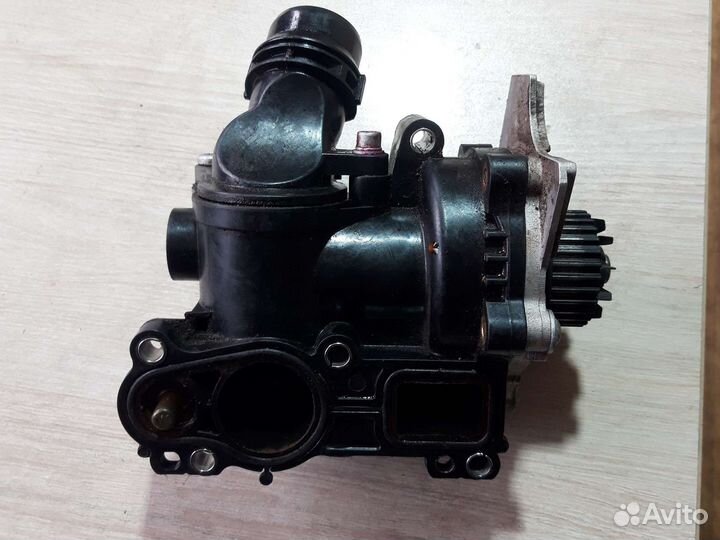 Помпа с термостатом 2,0 TSI Volkswagen Passat B6