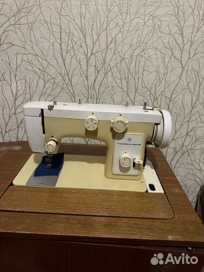 Швейная машина чайка 142м