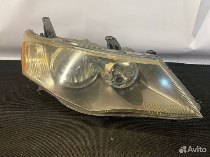 Правая фара Mitsubishi Outlander XL