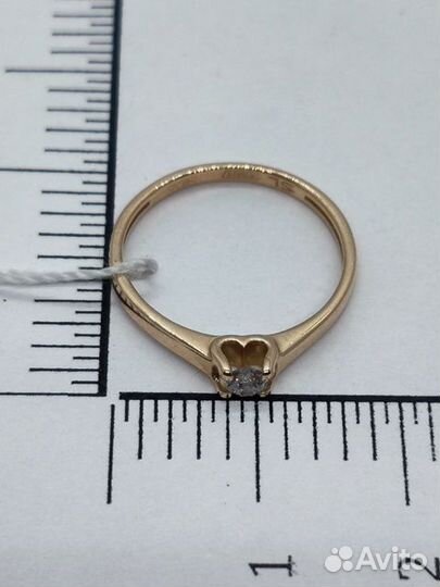 Золотое кольцо с бриллиантом 15,5р