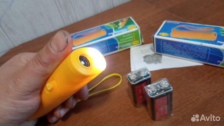 Отпугиватель собак с фонариком + Батарейка