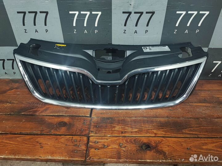 Решетка радиатора Skoda Rapid 1 12-20 Б/У Оригинал