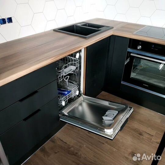 Кухня угловая на заказ.мдф фасады