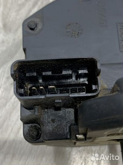 Замок зад двери Nissan note E11 Прав