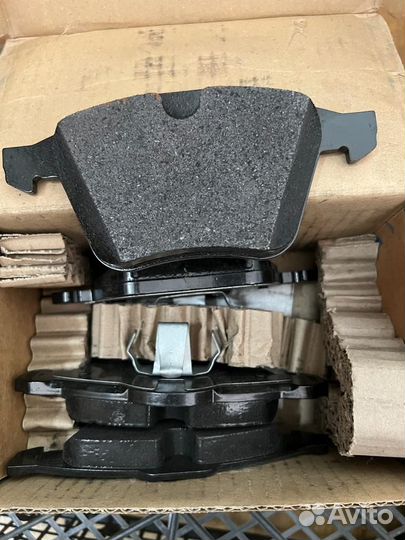 Колодки тормозные передние ford 1431178