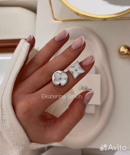 Серьги дефект louis vuitton цвет серебро цветок