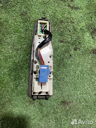 Блок управления стеклоподъемниками передний правый