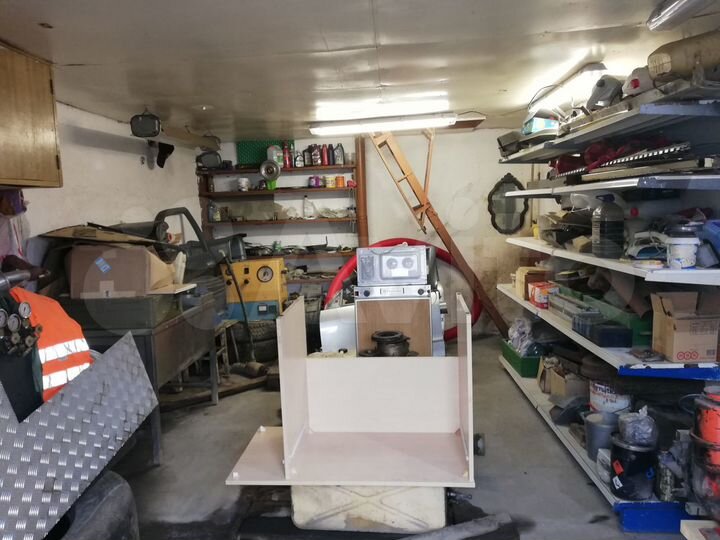 Гараж, > 30 м²