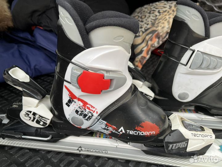 Горные лыжи, ботинки и шлем