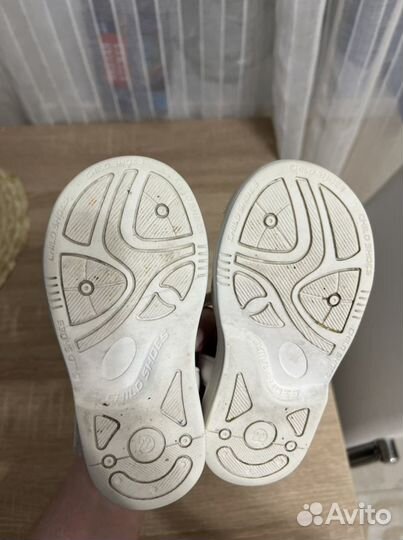 Сандали для девочки белые