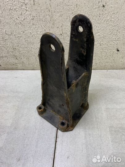 Кронштейн двигателя