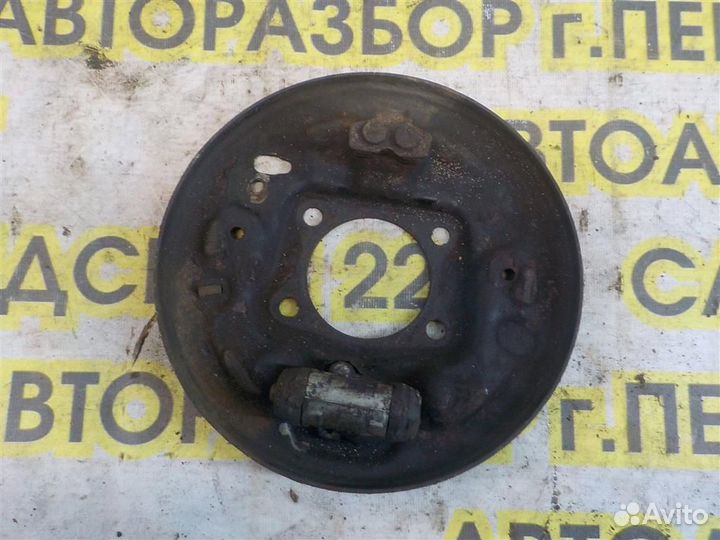 Щит опорный задний правый Toyota Yaris (XP10) 199