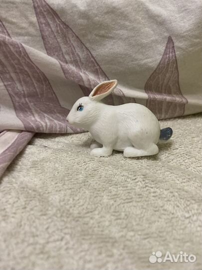 Фигурка кролика