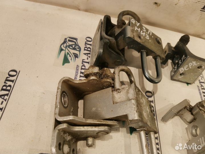 Петли двери задней правой Audi Q7 4L (2005—2009)