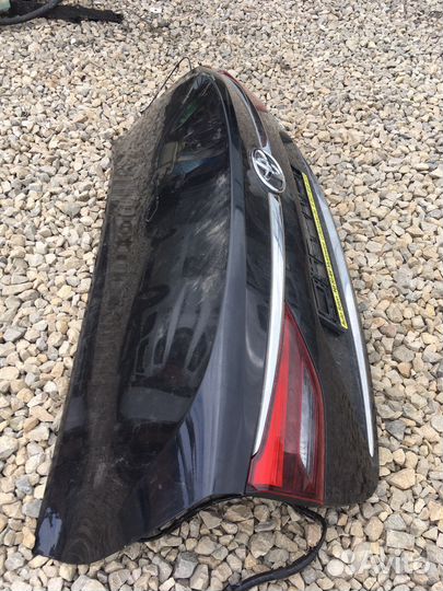 Toyota avensis Т270 крышка багажника