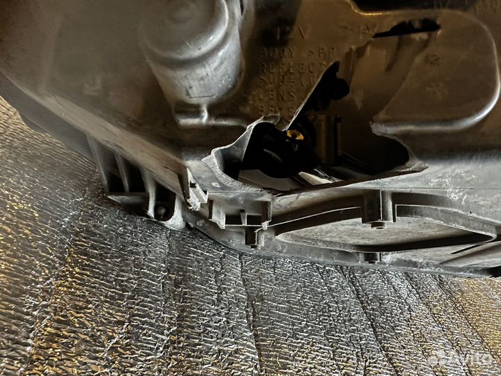 Фара Ford Kuga 08-11