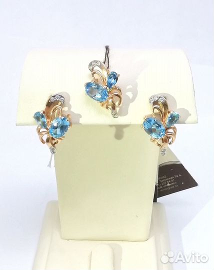 Комплект: золотые золотые серьги и кулон с топазам