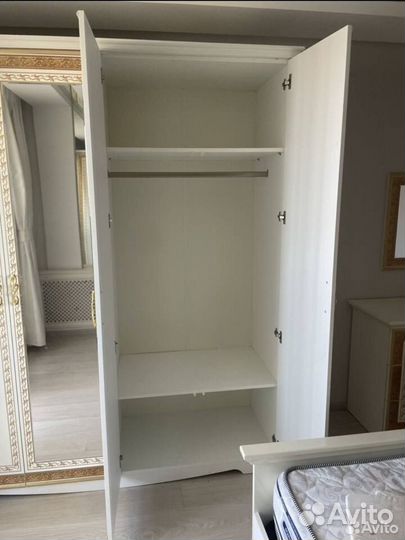 Спальный гарнитур