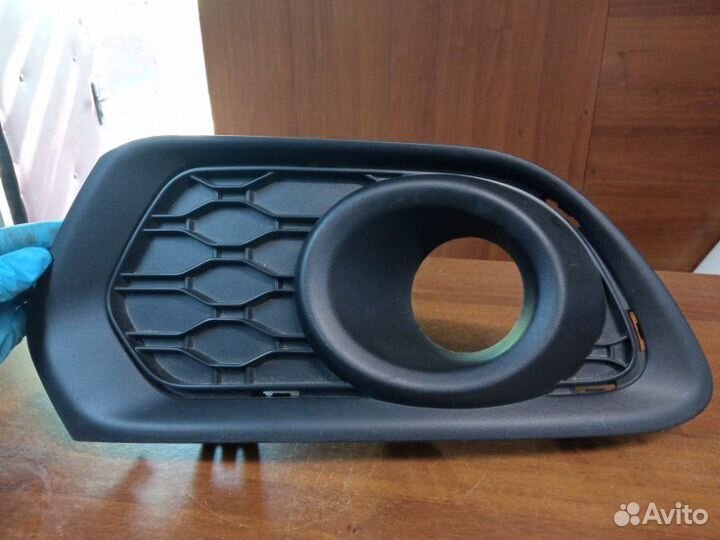 Решетка в бампер накладка птф левая Renault Logan