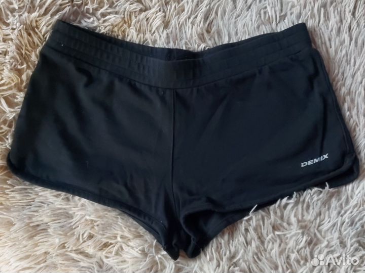 Одежда. Шорты майки. Бюстгальтеры