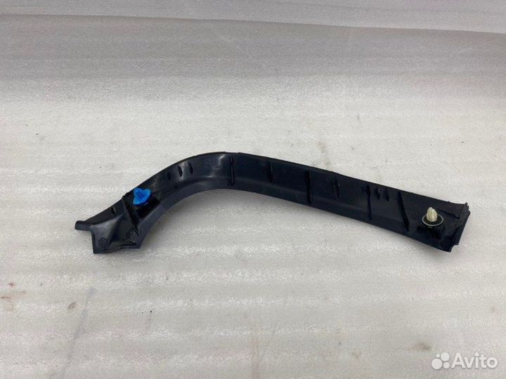 Накладка багажника левая Toyota Camry V70/V75