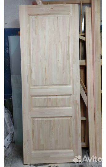 Дверь из массива дерева