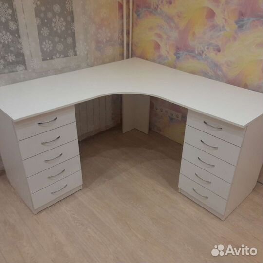 Стол угловой