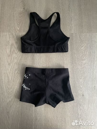 Топ и шорты для занятия танцами и гимнастикой