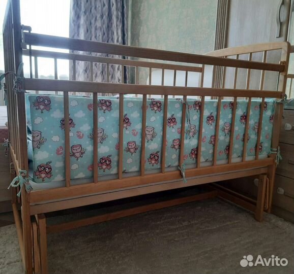 Детская кроватка с бортиками