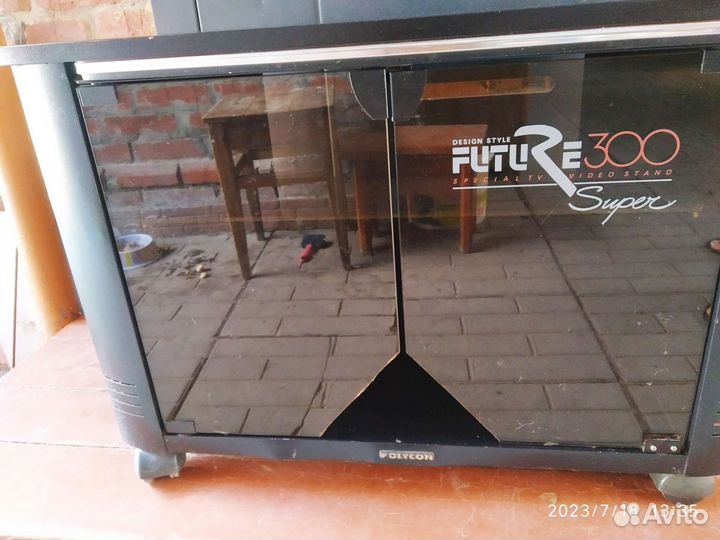 Тумба для телерадио аппаратуры