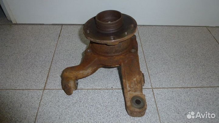 Кулак задний правый Renault Duster