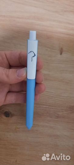 Необычная интересная ручка гелевая чёрные треугол