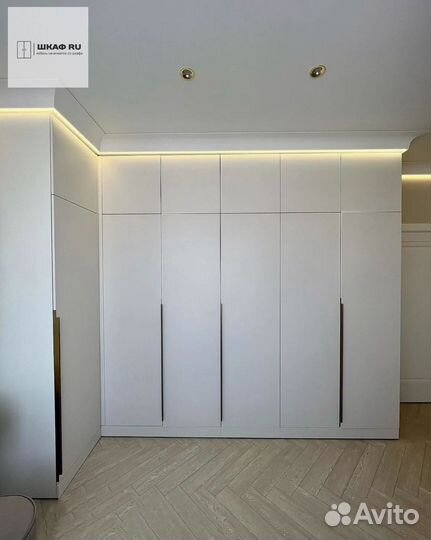 Распашной шкаф