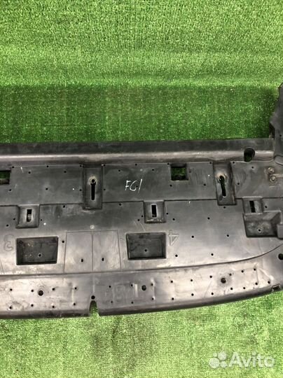 Пыльник переднего бампера Peugeot 3008