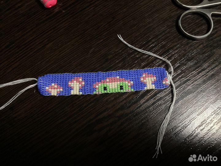 Украшения и брелки из бисера