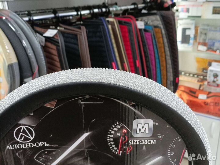 Оплетка на руль со стразами