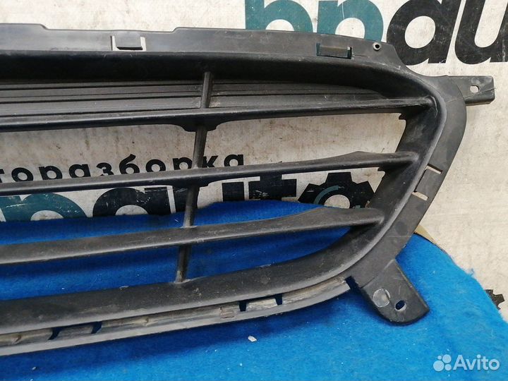 Решетка переднего бампера 86561-1R000 Hyundai
