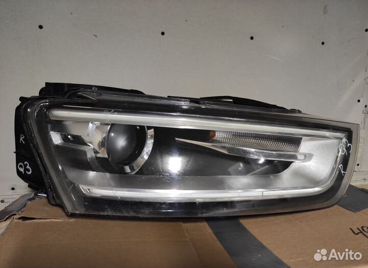 Фара правая повреждено крепление Audi Q3