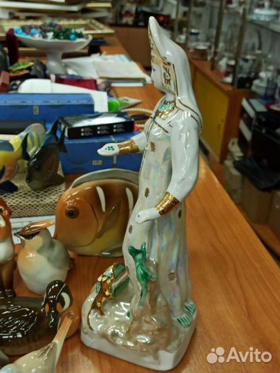 Статуэтка фарфор