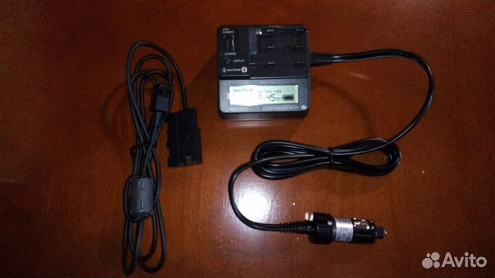 Автомобильное зарядное устройство Sony DC-VQ11