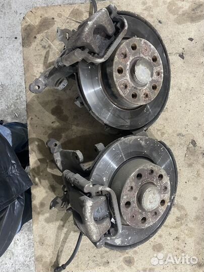 Кулак задний в сьоое skoda octavia a7