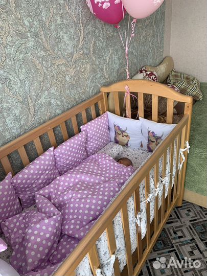 Детская кроватка с маятником